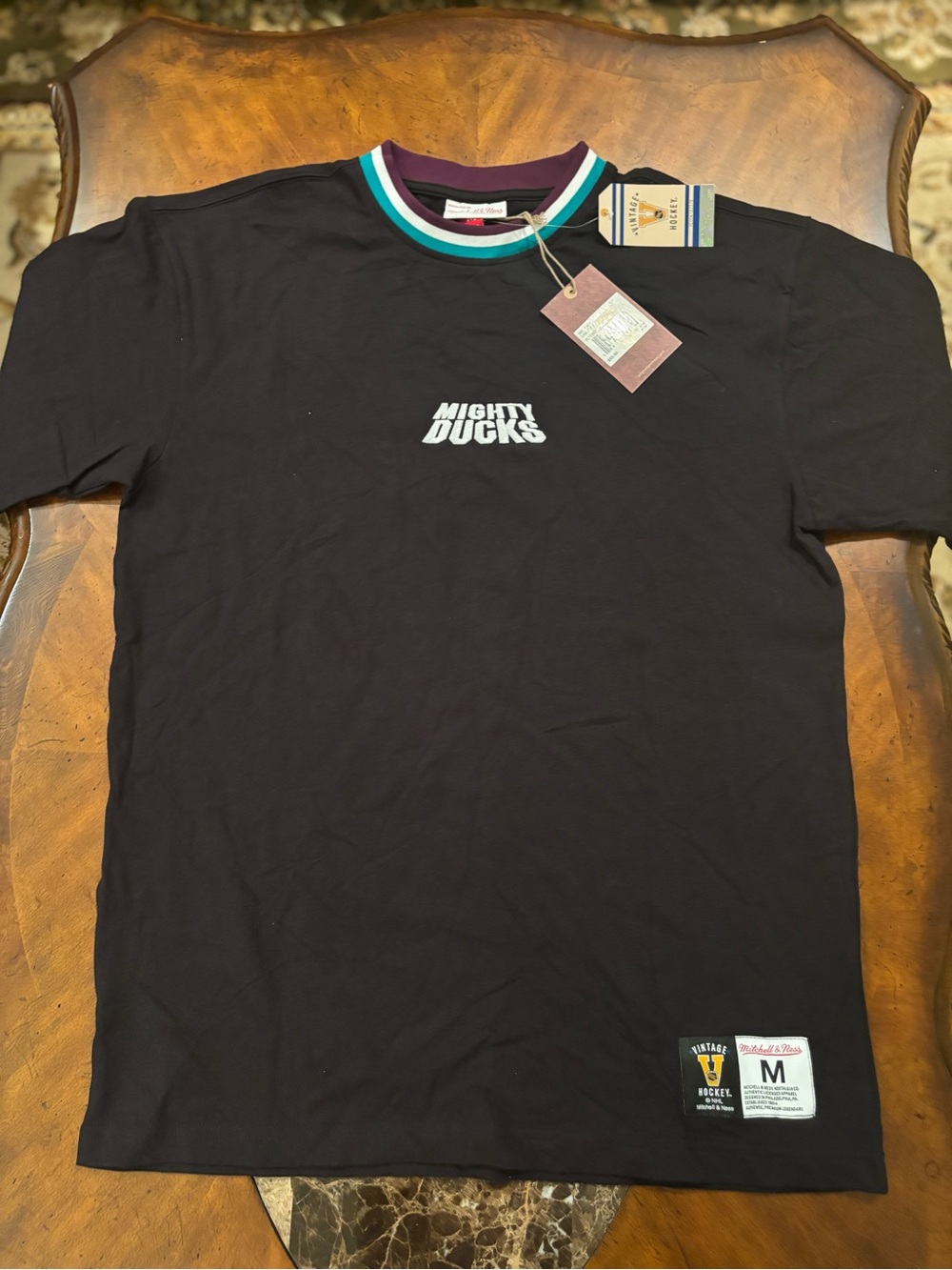 Anaheim Ducks Mitchell & Ness Black Tee with back print Size Medium